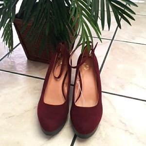 Report Women's Wedge Heel Suede Burgundy Size 9.5